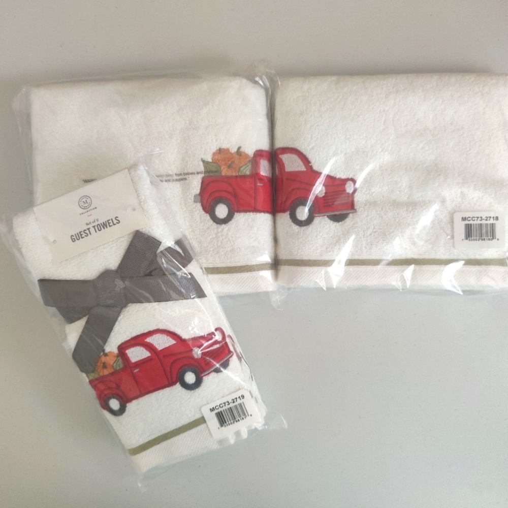 NWT Martha Stewart Hand & Guest Towels - Red Truck with Pumpkins